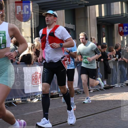 13.09.2026 - 21. swb-Marathon Bremen Strokosch-Dieckow http://msf.ph/oto/10326499 13.09.2026 13:20:19 Ziel 201, 334, 541, 769, 876, 1197, 1528, 1646, 2493, 2953, 3813, 3866, 4174, 4357, 4358, 4482, 5137, 5213, 5493, 5855, 5954, 6177, 6495, 6496, 7411, 7517, 8005, 8141, 8804, 9162, 9691, 9721, 9949, 13126, 13222, 205, 232, 431, 511, 655, 1058, 1252, 1390, 1537, 1750, 1931, 2122, 2343, 2577, 2807, 2885, 2903, 3685, 3690, 4287, 4351, 5137, 5340, 5389, 5450, 5583, 5813, 5837, 6663, 6901, 7018, 7341, 7531, 7664, 8178, 9047, 9518, 9756, 13222 meine-sportfotos.de