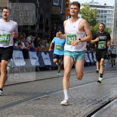 13.09.2026 - 21. swb-Marathon Bremen Strokosch-Dieckow http://msf.ph/oto/10326511 13.09.2026 13:12:03 Ziel 826, 4368, 4651, 5585, 6059, 6668, 8982, 8996, 9398, 13055, 2447, 2820, 3362, 3703, 3830, 4283, 5940, 6107, 6739, 7521, 13013 meine-sportfotos.de