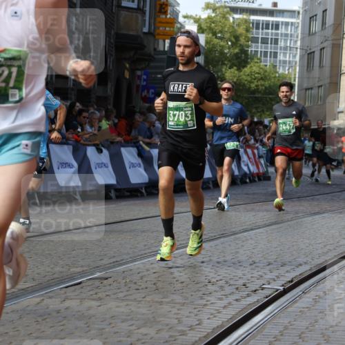 13.09.2026 - 21. swb-Marathon Bremen Strokosch-Dieckow http://msf.ph/oto/10326574 13.09.2026 13:12:04 Ziel 826, 4368, 4651, 5521, 5585, 6059, 6668, 8996, 9398, 13055, 2447, 2820, 3362, 3703, 3830, 5940, 6107, 6739, 7521, 13013 meine-sportfotos.de