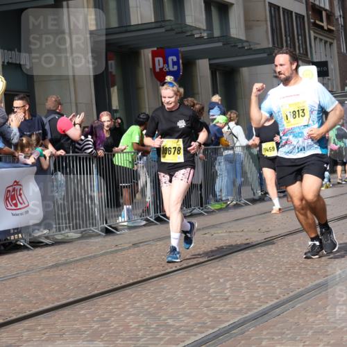 13.09.2026 - 21. swb-Marathon Bremen Strokosch-Dieckow http://msf.ph/oto/10326592 13.09.2026 11:01:11 Ziel 10181, 10251, 10332, 10497, 10560, 10647, 10648, 10678, 11075, 11305, 11306, 11324, 11459, 11467, 11550, 11551, 11666, 11788, 11796, 11798, 11813, 11969, 11970, 12047, 12062, 12390, 12391, 10093, 10367, 10368, 10428, 10639, 10753, 10892, 10964, 10965, 11049, 11055, 11116, 11247, 11260, 11306, 11359, 11428, 11540, 11681, 11682, 11728, 11751, 11804, 11816, 11850, 12085, 12116, 12241, 12245, 12283, 12390, 12391, 12428 meine-sportfotos.de