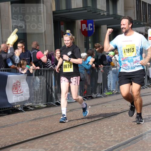 13.09.2026 - 21. swb-Marathon Bremen Strokosch-Dieckow http://msf.ph/oto/10326608 13.09.2026 11:01:11 Ziel 10181, 10251, 10332, 10497, 10560, 10647, 10648, 10678, 11075, 11305, 11306, 11324, 11459, 11467, 11550, 11551, 11666, 11788, 11796, 11798, 11813, 11969, 11970, 12047, 12062, 12390, 12391, 10093, 10367, 10368, 10428, 10639, 10753, 10892, 10964, 10965, 11049, 11055, 11116, 11247, 11260, 11306, 11359, 11428, 11540, 11681, 11682, 11728, 11751, 11804, 11816, 11850, 12085, 12116, 12241, 12245, 12283, 12390, 12391, 12428 meine-sportfotos.de