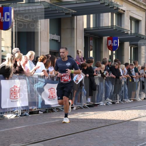 13.09.2026 - 21. swb-Marathon Bremen Strokosch-Dieckow http://msf.ph/oto/10326665 13.09.2026 13:20:23 Ziel 541, 769, 876, 1528, 1881, 2493, 2640, 3356, 3813, 3866, 4174, 4357, 4358, 4482, 4612, 5161, 5213, 5493, 5855, 5954, 6177, 6495, 6496, 6680, 7411, 7517, 8005, 8141, 8804, 9162, 9691, 9721, 9949, 13126, 201, 205, 232, 334, 655, 1058, 1197, 1390, 1537, 1646, 1750, 1931, 2122, 2343, 2577, 2807, 2885, 2903, 2953, 3685, 3690, 4287, 4351, 5137, 5340, 5389, 5450, 5583, 6663, 6901, 7018, 7341, 7531, 7664, 8178, 9047, 9518, 9756, 13222 meine-sportfotos.de