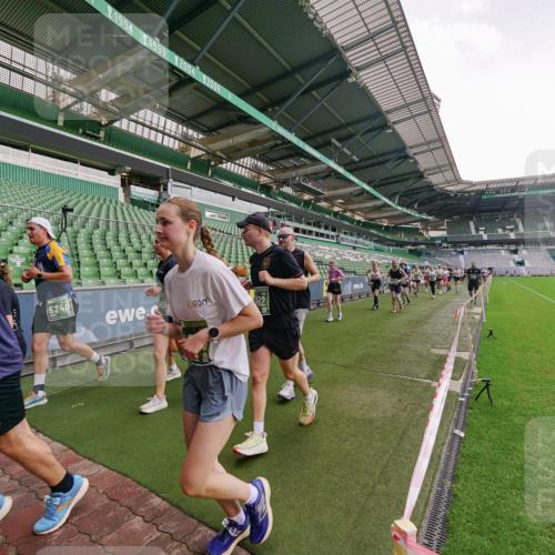 13.09.2026 - 21. swb-Marathon Bremen Michael Burmester http://msf.ph/oto/10326669 13.09.2026 13:30:58 Laufen im Stadion 122, 171, 224, 295, 297, 405, 487, 639, 767, 806, 840, 965, 1114, 1142, 1217, 1242, 1270, 1310, 1314, 1329, 1529, 1633, 1634, 1775, 1810, 1811, 1886, 1892, 1904, 1983, 2216, 2238, 2242, 2249, 2263, 2368, 2372, 2449, 2546, 2615, 2629, 2637, 2643, 2677, 2719, 2726, 2738, 2830, 2869, 2871, 2877, 2918, 2952, 2994, 3038, 3053, 3094, 3101, 3140, 3223, 3227, 3286, 3401, 3426, 3563, 3723, 3736, 3873, 3876, 3898, 3918, 3929, 3944, 4056, 357 meine-sportfotos.de