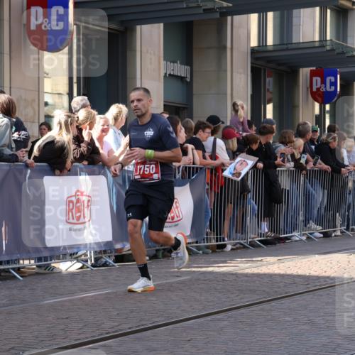 13.09.2026 - 21. swb-Marathon Bremen Strokosch-Dieckow http://msf.ph/oto/10326681 13.09.2026 13:20:24 Ziel 541, 769, 876, 1056, 1528, 1881, 2493, 2640, 3356, 3813, 3866, 4174, 4357, 4358, 4482, 4612, 5161, 5213, 5493, 5855, 5954, 6177, 6495, 6496, 6680, 7411, 7517, 8005, 8141, 8804, 9162, 9691, 9721, 9949, 13126, 201, 205, 232, 334, 655, 1058, 1197, 1390, 1537, 1646, 1750, 1931, 2122, 2343, 2493, 2577, 2807, 2885, 2903, 2953, 3685, 3690, 4287, 4351, 5137, 5340, 5389, 5450, 5583, 6663, 6901, 7018, 7341, 7531, 7664, 8178, 9047, 9518, 9756, 13222 meine-sportfotos.de