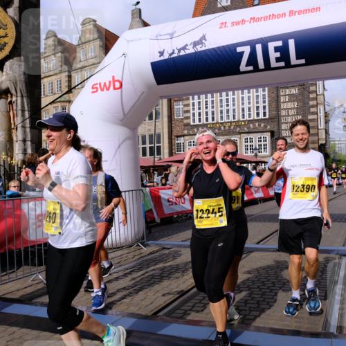 13.09.2026 - 21. swb-Marathon Bremen Tim E. http://msf.ph/oto/10326688 13.09.2026 11:01:33 Ziel 10647, 10648, 10678, 10892, 10964, 10965, 11049, 11116, 11260, 11306, 11428, 11681, 11682, 11751, 11796, 11813, 11816, 11850, 11969, 11970, 12062, 12241, 12245, 12283, 12390, 12391 meine-sportfotos.de