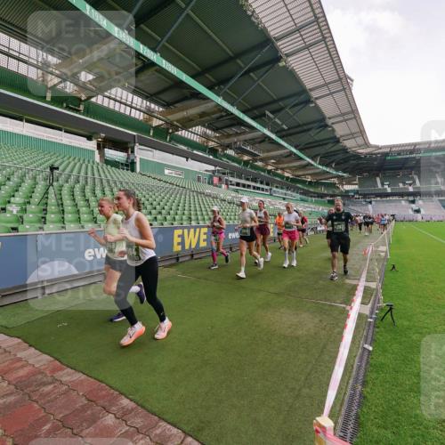 13.09.2026 - 21. swb-Marathon Bremen Michael Burmester http://msf.ph/oto/10326720 13.09.2026 13:31:05 Laufen im Stadion 122, 171, 224, 295, 297, 405, 487, 639, 767, 806, 840, 965, 1114, 1142, 1242, 1310, 1314, 1326, 1329, 1529, 1633, 1634, 1775, 1810, 1811, 1869, 1886, 1892, 1904, 1983, 2216, 2242, 2249, 2263, 2344, 2368, 2372, 2449, 2615, 2629, 2637, 2643, 2677, 2719, 2726, 2738, 2869, 2871, 2877, 2918, 2945, 2952, 2994, 3038, 3094, 3101, 3140, 3223, 3227, 3286, 3379, 3401, 3426, 3644, 3723, 3736, 3873, 3876, 3898, 3918, 3929, 3944, 4056, 357 meine-sportfotos.de