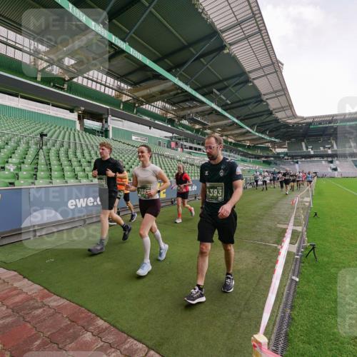 13.09.2026 - 21. swb-Marathon Bremen Michael Burmester http://msf.ph/oto/10326747 13.09.2026 13:31:07 Laufen im Stadion 122, 171, 224, 295, 297, 405, 487, 639, 767, 806, 840, 965, 1114, 1142, 1242, 1310, 1314, 1326, 1329, 1529, 1633, 1634, 1775, 1810, 1811, 1869, 1886, 1892, 1904, 1983, 2216, 2242, 2249, 2263, 2344, 2368, 2372, 2449, 2615, 2629, 2637, 2643, 2677, 2719, 2726, 2738, 2869, 2871, 2877, 2918, 2945, 2952, 2994, 3038, 3094, 3101, 3140, 3223, 3227, 3286, 3379, 3401, 3426, 3572, 3644, 3723, 3736, 3873, 3876, 3898, 3918, 3929, 3944, 4056, 357 meine-sportfotos.de