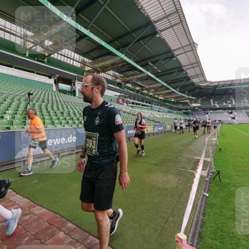 13.09.2026 - 21. swb-Marathon Bremen Michael Burmester http://msf.ph/oto/10326757 13.09.2026 13:31:08 Laufen im Stadion 122, 224, 295, 297, 405, 487, 639, 767, 806, 840, 965, 1114, 1142, 1242, 1310, 1314, 1326, 1329, 1529, 1633, 1634, 1775, 1810, 1811, 1869, 1886, 1892, 1904, 1983, 2216, 2242, 2249, 2263, 2344, 2368, 2372, 2449, 2615, 2629, 2637, 2643, 2677, 2719, 2726, 2738, 2869, 2871, 2877, 2918, 2945, 2952, 2994, 3038, 3094, 3101, 3140, 3223, 3227, 3286, 3379, 3401, 3426, 3572, 3644, 3723, 3736, 3873, 3876, 3898, 3918, 3929, 3944, 4056, 357 meine-sportfotos.de