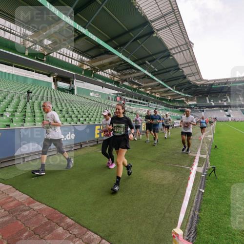 13.09.2026 - 21. swb-Marathon Bremen Michael Burmester http://msf.ph/oto/10326788 13.09.2026 13:31:14 Laufen im Stadion 122, 224, 295, 297, 405, 487, 617, 639, 767, 806, 840, 965, 1114, 1142, 1310, 1314, 1326, 1329, 1529, 1633, 1634, 1775, 1801, 1810, 1811, 1869, 1892, 1904, 1983, 2216, 2242, 2249, 2263, 2344, 2368, 2372, 2449, 2615, 2629, 2637, 2643, 2677, 2719, 2726, 2738, 2869, 2871, 2877, 2918, 2945, 2952, 2994, 3038, 3094, 3101, 3140, 3223, 3227, 3286, 3379, 3401, 3426, 3572, 3644, 3723, 3736, 3873, 3876, 3918, 3929, 3944, 4056, 357 meine-sportfotos.de