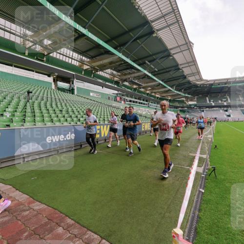 13.09.2026 - 21. swb-Marathon Bremen Michael Burmester http://msf.ph/oto/10326793 13.09.2026 13:31:15 Laufen im Stadion 122, 224, 295, 297, 386, 405, 487, 617, 639, 767, 806, 840, 965, 1114, 1142, 1310, 1314, 1326, 1329, 1529, 1633, 1634, 1775, 1801, 1810, 1811, 1869, 1892, 1904, 1983, 2216, 2242, 2249, 2263, 2344, 2368, 2372, 2449, 2615, 2629, 2637, 2643, 2677, 2719, 2726, 2738, 2869, 2871, 2877, 2918, 2945, 2952, 2994, 3038, 3094, 3101, 3140, 3223, 3227, 3379, 3401, 3426, 3572, 3644, 3723, 3736, 3873, 3876, 3918, 3929, 3944, 4056, 357 meine-sportfotos.de