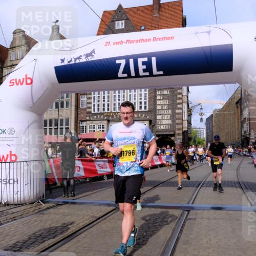 13.09.2026 - 21. swb-Marathon Bremen Tim E. http://msf.ph/oto/10326813 13.09.2026 11:01:40 Ziel 10181, 10560, 10647, 10648, 10678, 10892, 11260, 11306, 11459, 11467, 11550, 11551, 11666, 11751, 11788, 11796, 11798, 11813, 11816, 11969, 11970, 12047, 12062, 12245, 12283, 12390, 12391 meine-sportfotos.de