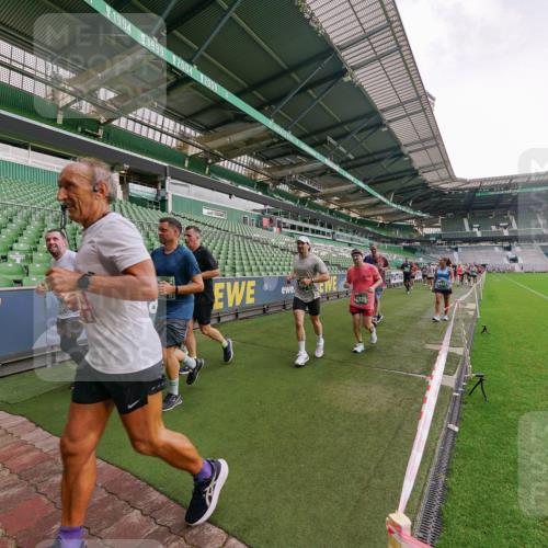 13.09.2026 - 21. swb-Marathon Bremen Michael Burmester http://msf.ph/oto/10326816 13.09.2026 13:31:17 Laufen im Stadion 122, 224, 295, 297, 386, 405, 487, 617, 639, 767, 806, 840, 965, 1114, 1142, 1310, 1314, 1326, 1329, 1529, 1633, 1634, 1775, 1801, 1810, 1811, 1869, 1892, 1904, 1983, 2216, 2242, 2249, 2253, 2344, 2368, 2372, 2449, 2615, 2629, 2637, 2643, 2677, 2719, 2726, 2738, 2869, 2871, 2877, 2918, 2945, 2952, 2994, 3038, 3094, 3101, 3140, 3223, 3227, 3379, 3401, 3426, 3572, 3644, 3723, 3736, 3873, 3876, 3918, 3929, 3944, 4056, 357 meine-sportfotos.de