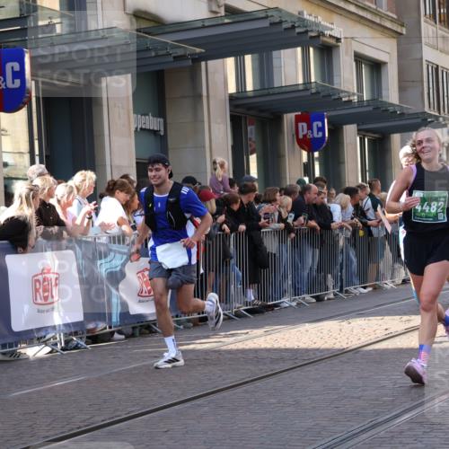 13.09.2026 - 21. swb-Marathon Bremen Strokosch-Dieckow http://msf.ph/oto/10326835 13.09.2026 13:20:29 Ziel 541, 769, 876, 1056, 1528, 1881, 2425, 2640, 3356, 3866, 4126, 4174, 4316, 4357, 4465, 4482, 4612, 5161, 5213, 5855, 5954, 6177, 6401, 6680, 7411, 7517, 7902, 8005, 8141, 8804, 8971, 9162, 9691, 9949, 13126, 201, 232, 334, 655, 1197, 1528, 1646, 1750, 1931, 2122, 2493, 2577, 2885, 2953, 3685, 3813, 4351, 4358, 5137, 5450, 5493, 5583, 6495, 6496, 6901, 7018, 7341, 7664, 8178, 9047, 9518, 9721, 9756, 9949, 13222 meine-sportfotos.de