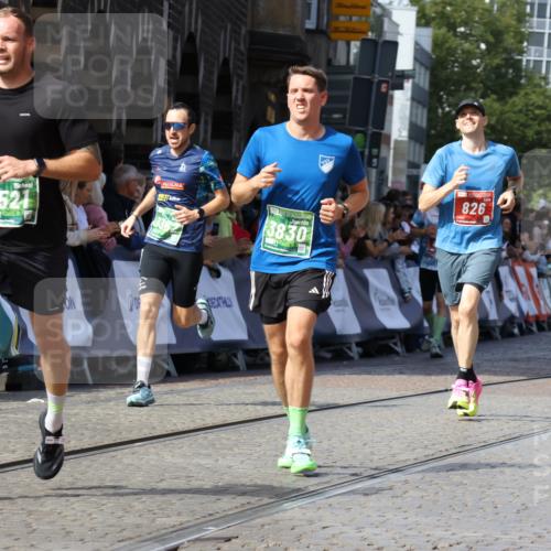 13.09.2026 - 21. swb-Marathon Bremen Strokosch-Dieckow http://msf.ph/oto/10326846 13.09.2026 13:12:14 Ziel 493, 826, 863, 2444, 3336, 4368, 4651, 4698, 5521, 5585, 5893, 6668, 7621, 8996, 9398, 13055, 899, 1517, 2480, 3362, 3830, 4560, 7328, 8981 meine-sportfotos.de