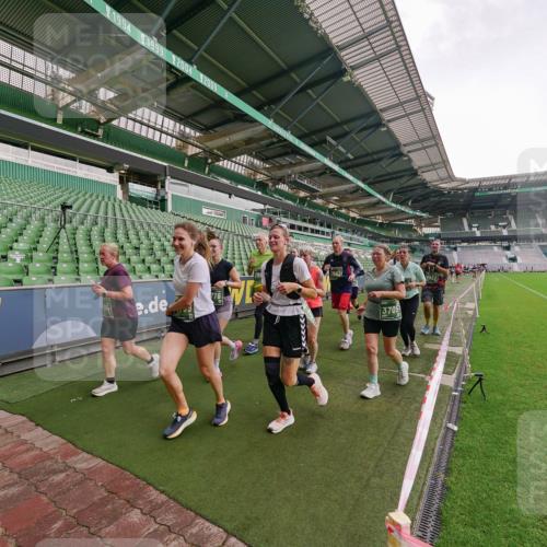 13.09.2026 - 21. swb-Marathon Bremen Michael Burmester http://msf.ph/oto/10326880 13.09.2026 13:31:27 Laufen im Stadion 122, 224, 295, 297, 344, 386, 405, 487, 617, 639, 806, 840, 965, 1114, 1133, 1142, 1310, 1314, 1326, 1329, 1427, 1529, 1775, 1801, 1810, 1811, 1869, 1892, 1897, 1904, 1983, 2216, 2242, 2249, 2253, 2270, 2344, 2368, 2372, 2615, 2629, 2637, 2643, 2677, 2719, 2726, 2869, 2871, 2877, 2918, 2945, 2952, 2994, 3038, 3094, 3101, 3140, 3223, 3227, 3379, 3401, 3426, 3572, 3644, 3723, 3736, 3746, 3873, 3876, 3918, 3944, 357 meine-sportfotos.de