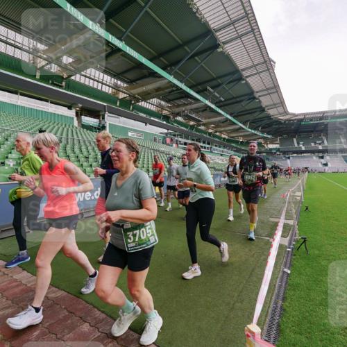 13.09.2026 - 21. swb-Marathon Bremen Michael Burmester http://msf.ph/oto/10326894 13.09.2026 13:31:28 Laufen im Stadion 122, 224, 295, 297, 344, 386, 405, 487, 617, 639, 806, 840, 965, 1114, 1133, 1142, 1310, 1314, 1326, 1329, 1427, 1529, 1775, 1801, 1810, 1811, 1869, 1892, 1897, 1904, 1983, 2216, 2242, 2249, 2253, 2270, 2344, 2368, 2372, 2615, 2629, 2637, 2643, 2677, 2719, 2726, 2869, 2871, 2877, 2918, 2945, 2952, 2994, 3038, 3094, 3101, 3140, 3223, 3227, 3379, 3401, 3426, 3572, 3644, 3723, 3736, 3746, 3873, 3876, 3918, 3944, 357 meine-sportfotos.de