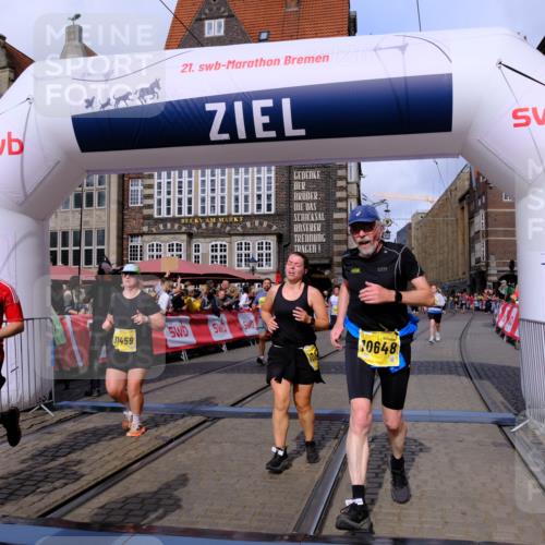 13.09.2026 - 21. swb-Marathon Bremen Tim E. http://msf.ph/oto/10326909 13.09.2026 11:01:42 Ziel 10181, 10560, 10647, 10648, 10678, 11260, 11306, 11324, 11459, 11467, 11550, 11551, 11666, 11751, 11788, 11796, 11798, 11813, 11816, 11969, 11970, 12047, 12062, 12245, 12390, 12391 meine-sportfotos.de
