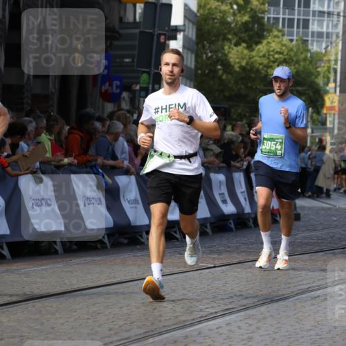 13.09.2026 - 21. swb-Marathon Bremen Strokosch-Dieckow http://msf.ph/oto/10327194 13.09.2026 13:12:31 Ziel 493, 2447, 2820, 3336, 3362, 3703, 3830, 4283, 5940, 6107, 6739, 7521, 7621, 13013, 2362, 3054, 3988, 4879, 5416, 6796, 8029, 9775, 9803, 13106 meine-sportfotos.de