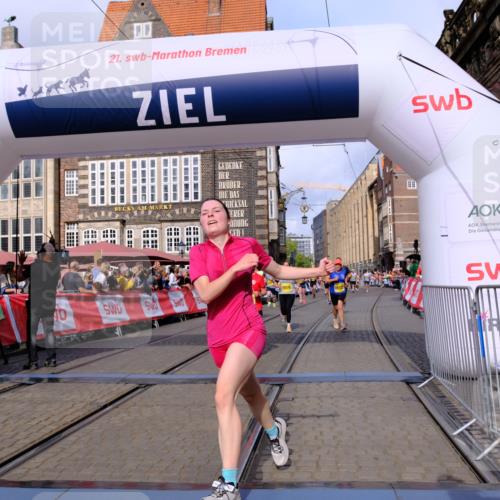 13.09.2026 - 21. swb-Marathon Bremen Tim E. http://msf.ph/oto/10327200 13.09.2026 11:01:54 Ziel 10181, 10251, 10332, 10497, 10560, 11075, 11150, 11305, 11324, 11459, 11467, 11479, 11486, 11550, 11551, 11666, 11668, 11747, 11788, 11798, 11985, 11986, 12047 meine-sportfotos.de