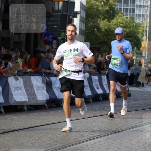13.09.2026 - 21. swb-Marathon Bremen Strokosch-Dieckow http://msf.ph/oto/10327207 13.09.2026 13:12:31 Ziel 493, 2447, 2820, 3336, 3362, 3703, 3830, 4283, 5940, 6107, 6739, 7521, 7621, 13013, 2362, 3054, 3988, 4879, 5416, 6796, 8029, 9775, 9803, 13106 meine-sportfotos.de