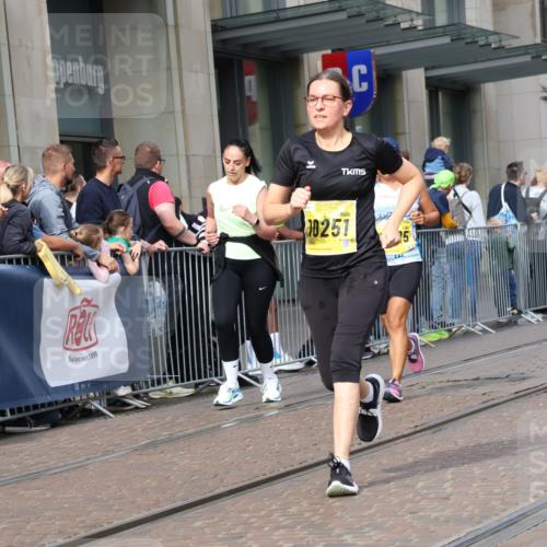 13.09.2026 - 21. swb-Marathon Bremen Strokosch-Dieckow http://msf.ph/oto/10327363 13.09.2026 11:01:31 Ziel 10257, 10332, 10409, 10444, 10497, 10817, 11075, 11115, 11150, 11268, 11305, 11369, 11412, 11413, 11436, 11479, 11486, 11668, 11747, 11859, 11985, 11986, 12095, 12379, 12412, 12466, 10181, 10251, 10560, 10647, 10648, 10678, 10892, 11260, 11306, 11324, 11459, 11467, 11550, 11551, 11666, 11751, 11788, 11796, 11798, 11813, 11816, 11969, 11970, 12047, 12062, 12245, 12283, 12390, 12391 meine-sportfotos.de