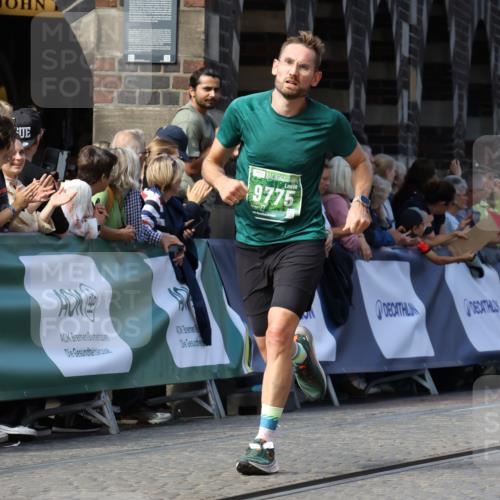 13.09.2026 - 21. swb-Marathon Bremen Strokosch-Dieckow http://msf.ph/oto/10327369 13.09.2026 13:12:37 Ziel 899, 2447, 3362, 3830, 5940, 6107, 6739, 7328, 7521, 8981, 13013, 1513, 2350, 3988, 4605, 8029, 9775, 13106 meine-sportfotos.de