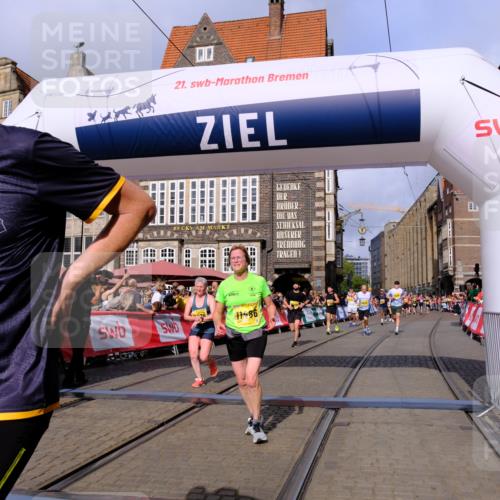 13.09.2026 - 21. swb-Marathon Bremen Tim E. http://msf.ph/oto/10327370 13.09.2026 11:02:01 Ziel 10251, 10332, 10409, 10497, 11075, 11115, 11150, 11305, 11324, 11369, 11412, 11413, 11479, 11486, 11668, 11747, 11985, 11986, 12379, 12466 meine-sportfotos.de