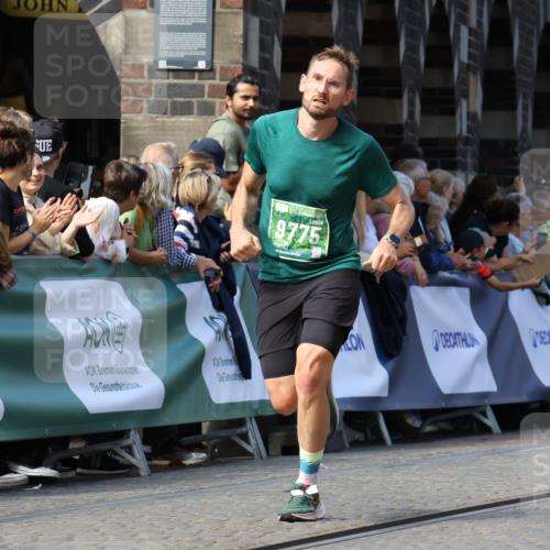 13.09.2026 - 21. swb-Marathon Bremen Strokosch-Dieckow http://msf.ph/oto/10327378 13.09.2026 13:12:38 Ziel 899, 2447, 2480, 3362, 3830, 4560, 5940, 6107, 6739, 7328, 7521, 8981, 13013, 1513, 2350, 2442, 3988, 4605, 8029, 9775, 13106 meine-sportfotos.de