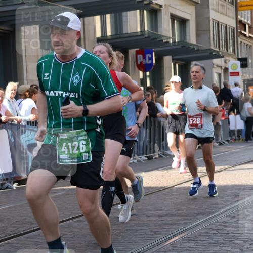 13.09.2026 - 21. swb-Marathon Bremen Strokosch-Dieckow http://msf.ph/oto/10327474 13.09.2026 13:20:44 Ziel 854, 1056, 1191, 1881, 2425, 2640, 3356, 3450, 3933, 4126, 4316, 4362, 4465, 4612, 4734, 5161, 6357, 6401, 6680, 6970, 7902, 8237, 8323, 8408, 8622, 8791, 8971, 9267, 9268, 13120, 201, 334, 541, 769, 876, 1197, 1528, 1646, 2493, 2953, 3813, 3866, 4174, 4357, 4358, 4482, 5137, 5213, 5493, 5855, 5954, 6177, 6495, 6496, 7411, 7517, 8005, 8141, 8804, 9162, 9691, 9721, 9949, 13126, 13222 meine-sportfotos.de