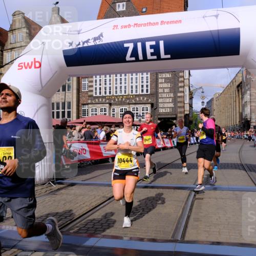13.09.2026 - 21. swb-Marathon Bremen Tim E. http://msf.ph/oto/10327663 13.09.2026 11:02:11 Ziel 10257, 10409, 10444, 10617, 10817, 10924, 11115, 11268, 11369, 11412, 11413, 11436, 11479, 11486, 11668, 11747, 11859, 12095, 12145, 12360, 12379, 12412, 12466, 12506 meine-sportfotos.de