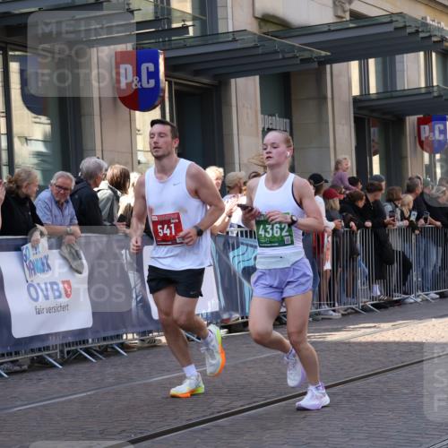 13.09.2026 - 21. swb-Marathon Bremen Strokosch-Dieckow http://msf.ph/oto/10327766 13.09.2026 13:20:52 Ziel 226, 854, 1191, 2979, 3450, 3534, 3933, 4126, 4234, 4362, 4445, 4465, 4484, 4519, 4734, 6357, 6970, 7902, 8237, 8323, 8408, 8622, 8791, 8971, 9267, 9268, 9900, 13120, 541, 769, 876, 1056, 1528, 1881, 2425, 2640, 3356, 3813, 3866, 4126, 4174, 4316, 4357, 4482, 4612, 5161, 5213, 5855, 5954, 6177, 6401, 6495, 6680, 7411, 7517, 7902, 8005, 8141, 8804, 9162, 9691, 9949, 13126 meine-sportfotos.de