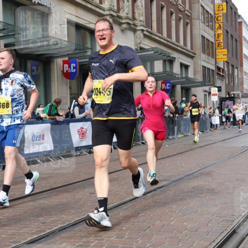 13.09.2026 - 21. swb-Marathon Bremen Strokosch-Dieckow http://msf.ph/oto/10327774 13.09.2026 11:01:38 Ziel 10257, 10409, 10444, 10473, 10500, 10617, 10803, 10817, 10924, 11115, 11268, 11369, 11412, 11413, 11436, 11479, 11486, 11668, 11747, 11859, 12016, 12095, 12145, 12360, 12379, 12412, 12466, 12506, 10181, 10251, 10332, 10497, 10560, 10647, 10648, 10678, 11075, 11150, 11305, 11324, 11459, 11467, 11550, 11551, 11666, 11668, 11747, 11788, 11796, 11798, 11969, 11970, 11985, 11986, 12047, 12062 meine-sportfotos.de