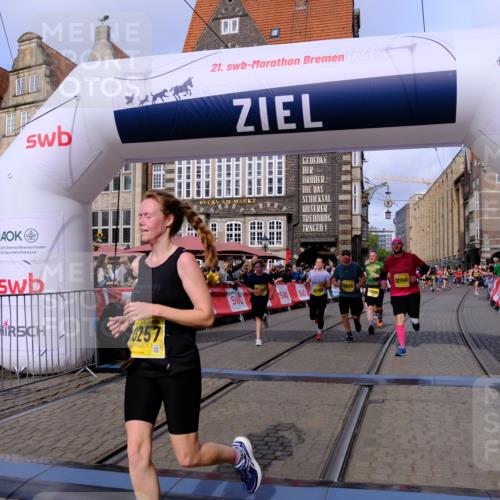 13.09.2026 - 21. swb-Marathon Bremen Tim E. http://msf.ph/oto/10327846 13.09.2026 11:02:16 Ziel 10257, 10409, 10444, 10473, 10500, 10617, 10803, 10817, 10924, 11115, 11268, 11369, 11412, 11413, 11436, 11859, 12016, 12095, 12145, 12360, 12379, 12412, 12466, 12506 meine-sportfotos.de