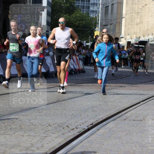 13.09.2026 - 21. swb-Marathon Bremen Strokosch-Dieckow http://msf.ph/oto/10327910 13.09.2026 13:13:07 Ziel 1513, 2350, 2362, 2442, 2801, 3988, 4605, 4879, 5379, 5965, 8029, 8798, 9775, 13106, 280, 621, 987, 1207, 2130, 2962, 3566, 4582, 5345, 5769, 6038, 6394, 8197, 8464 meine-sportfotos.de