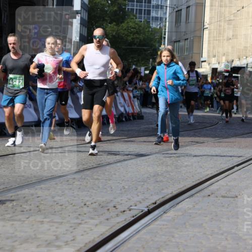 13.09.2026 - 21. swb-Marathon Bremen Strokosch-Dieckow http://msf.ph/oto/10327948 13.09.2026 13:13:07 Ziel 1513, 2350, 2362, 2442, 2801, 3988, 4605, 4879, 5379, 5965, 8029, 8798, 9775, 13106, 280, 621, 987, 1207, 2130, 2962, 3566, 4582, 5345, 5769, 6038, 6394, 8197, 8464 meine-sportfotos.de