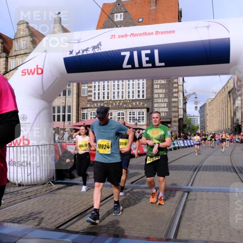 13.09.2026 - 21. swb-Marathon Bremen Tim E. http://msf.ph/oto/10327969 13.09.2026 11:02:20 Ziel 10257, 10409, 10444, 10473, 10500, 10617, 10636, 10803, 10817, 10924, 11115, 11268, 11436, 11811, 11859, 12016, 12094, 12095, 12135, 12145, 12360, 12412, 12437, 12466, 12506 meine-sportfotos.de