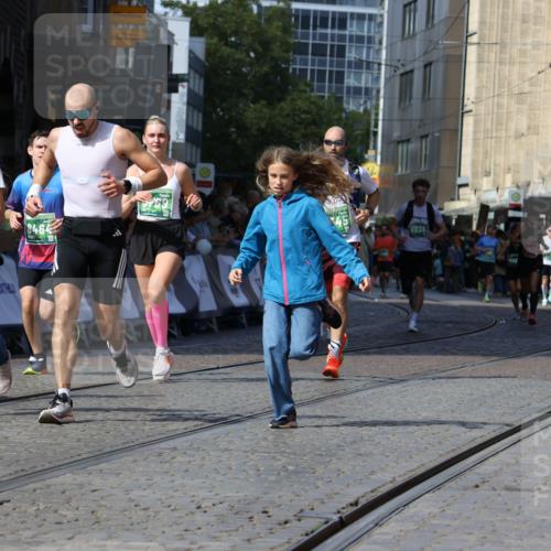 13.09.2026 - 21. swb-Marathon Bremen Strokosch-Dieckow http://msf.ph/oto/10327987 13.09.2026 13:13:08 Ziel 1513, 2350, 2442, 2801, 3988, 4605, 5379, 5965, 8029, 8798, 9775, 13106, 13140, 280, 621, 987, 1207, 2130, 2962, 3566, 4582, 5345, 5769, 6038, 6394, 8197, 8464 meine-sportfotos.de