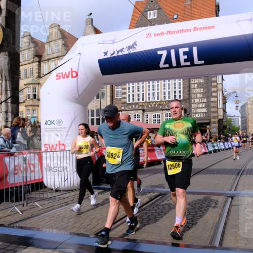 13.09.2026 - 21. swb-Marathon Bremen Tim E. http://msf.ph/oto/10328024 13.09.2026 11:02:20 Ziel 10257, 10409, 10444, 10473, 10500, 10617, 10636, 10803, 10817, 10924, 11115, 11268, 11436, 11811, 11859, 12016, 12094, 12095, 12135, 12145, 12360, 12412, 12437, 12466, 12506 meine-sportfotos.de