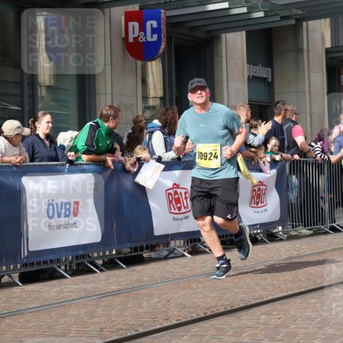 13.09.2026 - 21. swb-Marathon Bremen Strokosch-Dieckow http://msf.ph/oto/10328292 13.09.2026 11:01:52 Ziel 10153, 10154, 10173, 10257, 10274, 10331, 10338, 10439, 10473, 10500, 10617, 10636, 10738, 10803, 10885, 10915, 10924, 10943, 11249, 11436, 11505, 11576, 11811, 11853, 11886, 12016, 12042, 12094, 12134, 12135, 12145, 12360, 12437, 12506, 10251, 10332, 10409, 10444, 10497, 10817, 11075, 11115, 11150, 11268, 11305, 11324, 11369, 11412, 11413, 11479, 11486, 11668, 11747, 11859, 11985, 11986, 12095, 12379, 12412, 12466 meine-sportfotos.de