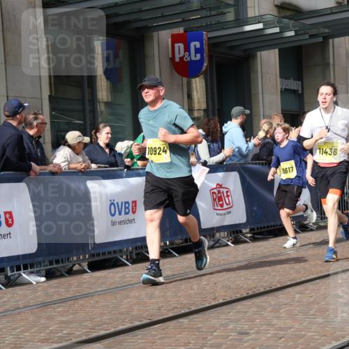 13.09.2026 - 21. swb-Marathon Bremen Strokosch-Dieckow http://msf.ph/oto/10328331 13.09.2026 11:01:53 Ziel 10153, 10154, 10173, 10257, 10273, 10274, 10278, 10331, 10338, 10439, 10473, 10500, 10617, 10636, 10738, 10803, 10885, 10915, 10924, 10943, 11249, 11436, 11505, 11576, 11811, 11853, 11886, 12016, 12042, 12094, 12134, 12135, 12145, 12360, 12437, 12506, 10251, 10332, 10409, 10444, 10497, 10817, 11075, 11115, 11150, 11268, 11305, 11324, 11369, 11412, 11413, 11479, 11486, 11668, 11747, 11859, 11985, 11986, 12095, 12379, 12412, 12466 meine-sportfotos.de