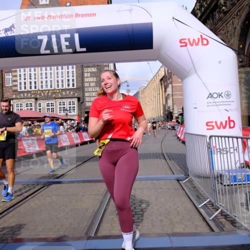 13.09.2026 - 21. swb-Marathon Bremen Tim E. http://msf.ph/oto/10328497 13.09.2026 11:02:32 Ziel 10153, 10154, 10173, 10273, 10274, 10278, 10331, 10338, 10439, 10473, 10500, 10636, 10738, 10803, 10885, 10915, 10943, 11249, 11505, 11576, 11811, 11853, 11886, 12016, 12042, 12094, 12134, 12135, 12437 meine-sportfotos.de