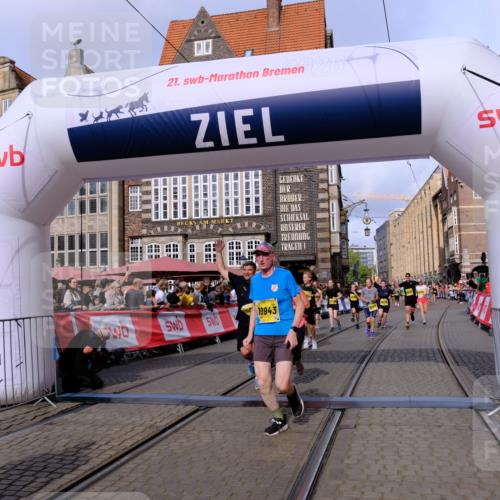 13.09.2026 - 21. swb-Marathon Bremen Tim E. http://msf.ph/oto/10328520 13.09.2026 11:02:34 Ziel 10153, 10154, 10173, 10273, 10274, 10278, 10331, 10338, 10439, 10473, 10636, 10738, 10885, 10915, 10943, 11249, 11505, 11576, 11811, 11853, 11886, 12042, 12094, 12134, 12135, 12437 meine-sportfotos.de
