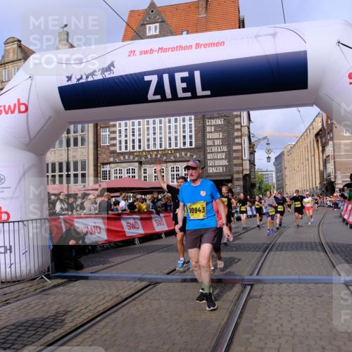 13.09.2026 - 21. swb-Marathon Bremen Tim E. http://msf.ph/oto/10328533 13.09.2026 11:02:34 Ziel 10153, 10154, 10173, 10273, 10274, 10278, 10331, 10338, 10439, 10473, 10636, 10738, 10885, 10915, 10943, 11249, 11505, 11576, 11811, 11853, 11886, 12042, 12094, 12134, 12135, 12437 meine-sportfotos.de