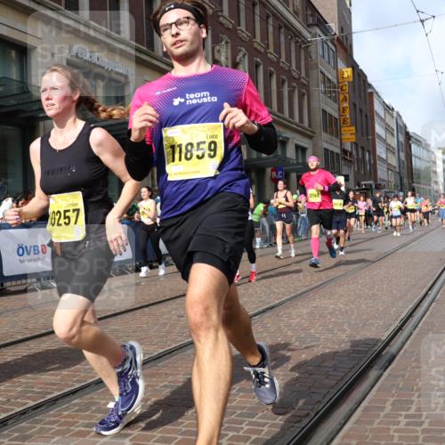 13.09.2026 - 21. swb-Marathon Bremen Strokosch-Dieckow http://msf.ph/oto/10328537 13.09.2026 11:01:56 Ziel 10153, 10154, 10173, 10273, 10274, 10278, 10331, 10338, 10439, 10473, 10500, 10617, 10636, 10738, 10803, 10885, 10915, 10924, 10943, 11249, 11505, 11576, 11811, 11853, 11886, 12016, 12042, 12094, 12134, 12135, 12145, 12360, 12437, 12506, 10257, 10332, 10409, 10444, 10497, 10817, 11075, 11115, 11150, 11268, 11305, 11369, 11412, 11413, 11436, 11479, 11486, 11668, 11747, 11859, 11985, 11986, 12095, 12379, 12412, 12466 meine-sportfotos.de