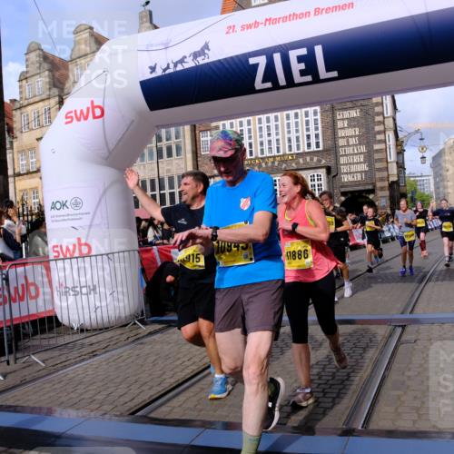 13.09.2026 - 21. swb-Marathon Bremen Tim E. http://msf.ph/oto/10328566 13.09.2026 11:02:36 Ziel 10153, 10154, 10173, 10273, 10274, 10278, 10331, 10338, 10439, 10473, 10636, 10738, 10885, 10915, 10943, 11249, 11505, 11576, 11811, 11853, 11886, 12042, 12094, 12134, 12135, 12437 meine-sportfotos.de