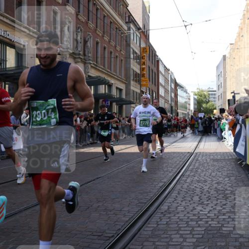 13.09.2026 - 21. swb-Marathon Bremen Strokosch-Dieckow http://msf.ph/oto/10328611 13.09.2026 13:21:16 Ziel 572, 1130, 1254, 2088, 2397, 2570, 2904, 3120, 3202, 3290, 3435, 3655, 3695, 3930, 4165, 4234, 4484, 4519, 5542, 6862, 6865, 7176, 8184, 8270, 8384, 8730, 8923, 9048, 9059, 9514, 9722, 13145, 226, 854, 1191, 2979, 3450, 3534, 3933, 4126, 4362, 4445, 4465, 4519, 4734, 6357, 6970, 7902, 8237, 8323, 8408, 8622, 8791, 8971, 9267, 9268, 9900, 13120 meine-sportfotos.de