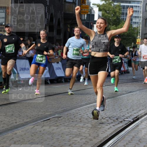 13.09.2026 - 21. swb-Marathon Bremen Strokosch-Dieckow http://msf.ph/oto/10328672 13.09.2026 13:13:32 Ziel 280, 313, 621, 868, 987, 1207, 2130, 2498, 2962, 3566, 3625, 4582, 5345, 5769, 6038, 6349, 6394, 7874, 8197, 8291, 8419, 8464, 9092, 1704, 2401, 2767, 3413, 7493, 7707, 8840, 9442, 9884, 13099 meine-sportfotos.de