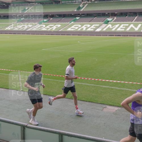 13.09.2026 - 21. swb-Marathon Bremen Michael Burmester http://msf.ph/oto/10328729 13.09.2026 12:59:04 Laufen im Stadion 141, 148, 191, 226, 232, 511, 672, 745, 789, 790, 909, 972, 1080, 1119, 1166, 1191, 1199, 1281, 1516, 1535, 1642, 1647, 1752, 1881, 1931, 1933, 2046, 2210, 2289, 2343, 2367, 2371, 2397, 2423, 2425, 2481, 2517, 2570, 2577, 2771, 2806, 2807, 2827, 2885, 2899, 2903, 2953, 2961, 2979, 3015, 3021, 3098, 3120, 3124, 3138, 3148, 3182, 3186, 3190, 3233, 3319, 3338, 3435, 3516, 3531, 3534, 3560, 3652, 3655, 3695, 3930, 3933, 3934, 4120, 205 meine-sportfotos.de