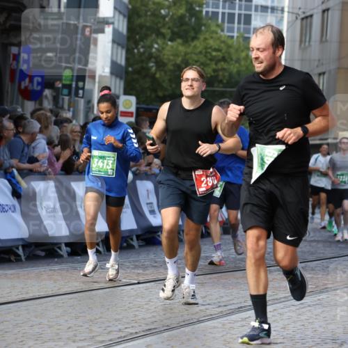 13.09.2026 - 21. swb-Marathon Bremen Strokosch-Dieckow http://msf.ph/oto/10328835 13.09.2026 13:13:38 Ziel 280, 621, 987, 1207, 2130, 2360, 2962, 3566, 3625, 4582, 5345, 5769, 6038, 6394, 6407, 7874, 8197, 8464, 8568, 8963, 9092, 524, 683, 1704, 1707, 1937, 2422, 3236, 3413, 5443, 6451, 7210, 7283, 7707, 9884, 13099 meine-sportfotos.de