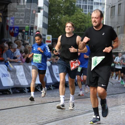 13.09.2026 - 21. swb-Marathon Bremen Strokosch-Dieckow http://msf.ph/oto/10328850 13.09.2026 13:13:38 Ziel 280, 621, 987, 1207, 2130, 2360, 2962, 3566, 3625, 4582, 5345, 5769, 6038, 6394, 6407, 7874, 8197, 8464, 8568, 8963, 9092, 524, 683, 1704, 1707, 1937, 2422, 3236, 3413, 5443, 6451, 7210, 7283, 7707, 9884, 13099 meine-sportfotos.de